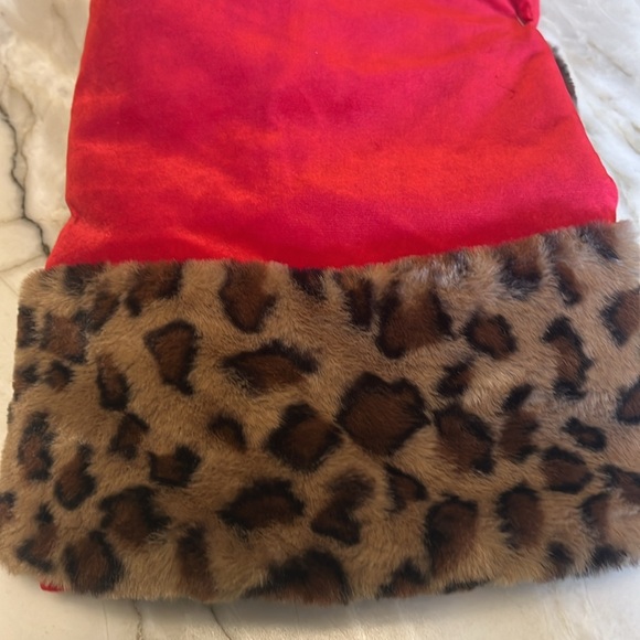 Tree Skirt: Animal Print and Red Velvet Christmas Tree Skirt. New - Picture 4 of 7